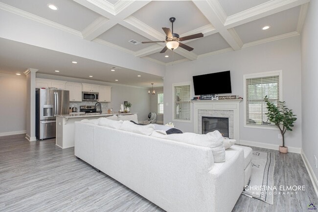 Building Photo - 214 Creek Ridge Dr