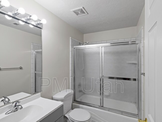Building Photo - 3211 S 945 E