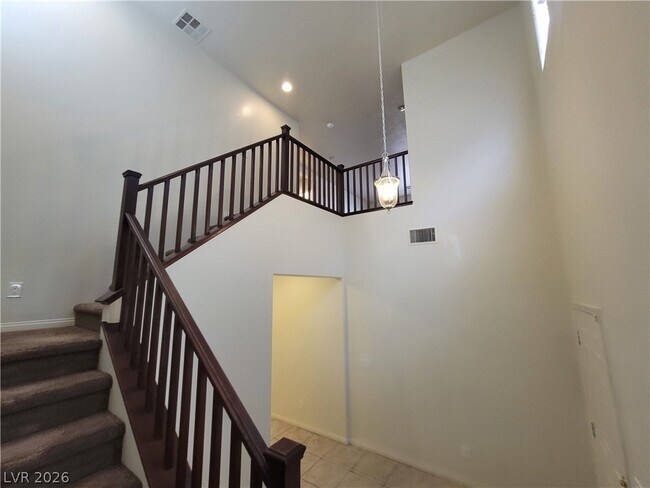 Building Photo - 2409 W Gilmore Ave