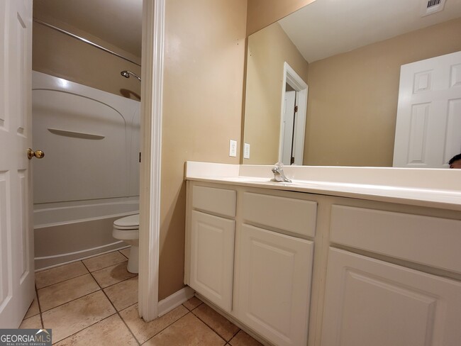 Building Photo - 6162 Deluna Way
