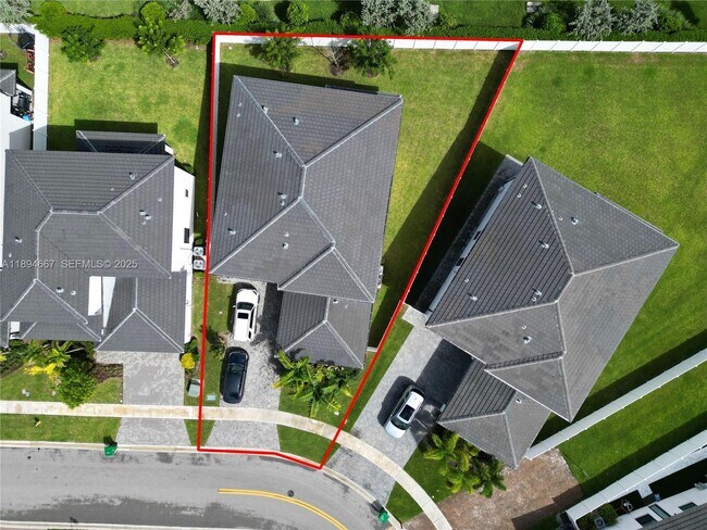 Building Photo - 4577 SW 173rd Ave