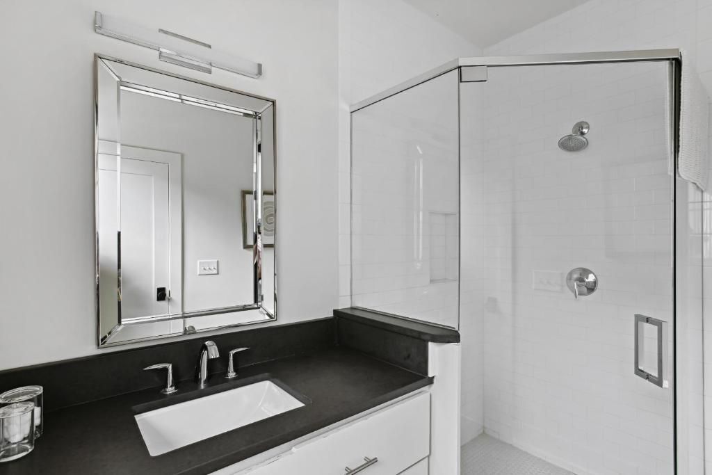 Building Photo - 634 Bonaventure Ave NE