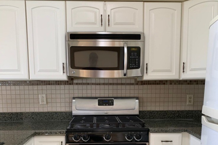 Kitchen with granite counter top - 14 Merganser Way