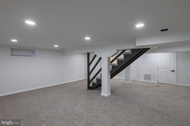 Building Photo - 3803 Cedardale Rd