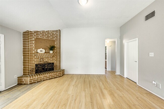 Building Photo - 5207 Beaverhill Dr