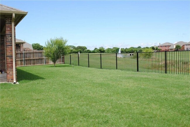 Building Photo - 601 Sinclair Ct