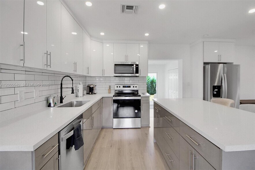 Building Photo - 18361 NE 20th Pl