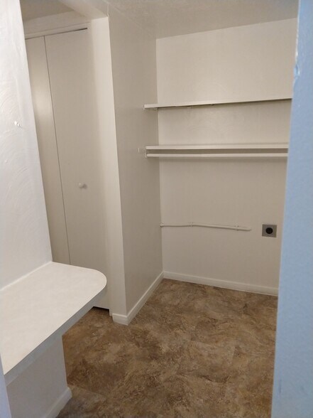 Building Photo - 8041 Pippin Rd