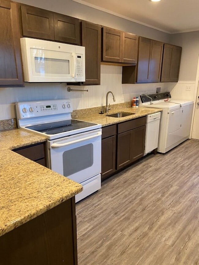 Building Photo - Recently updated Downtown Chelsea Ranch