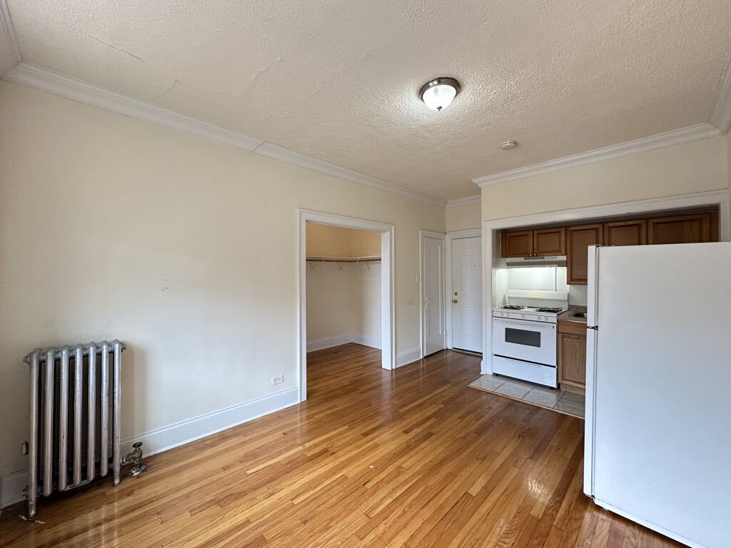 Building Photo - 2737 N Spaulding Ave