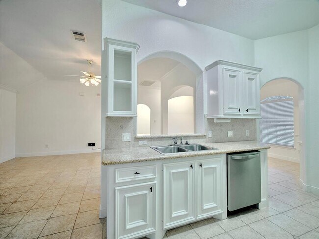 Building Photo - 10611 Alex Dr