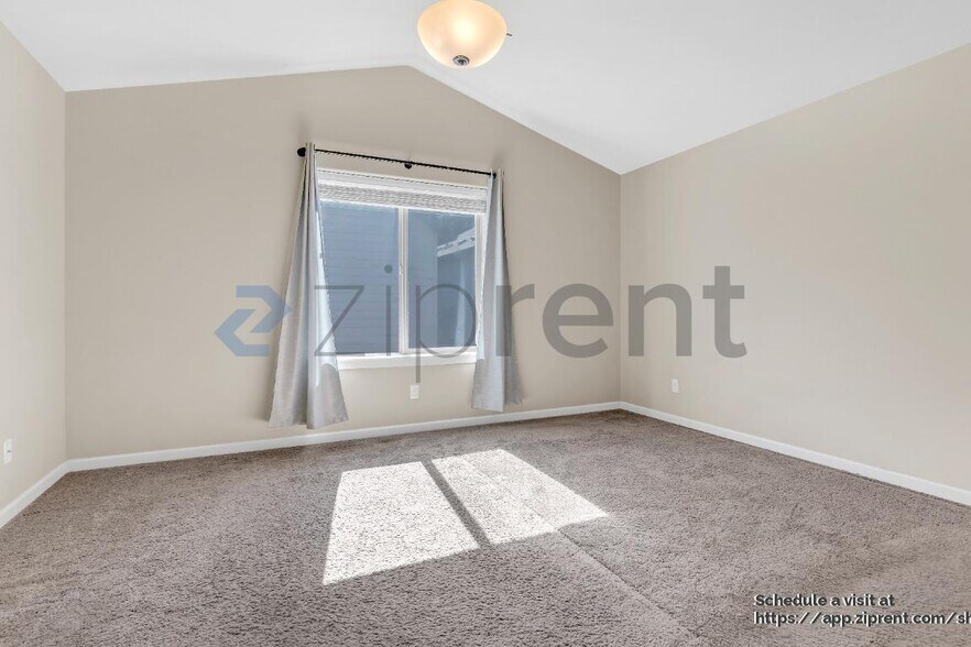 Building Photo - 2812 25th Pl