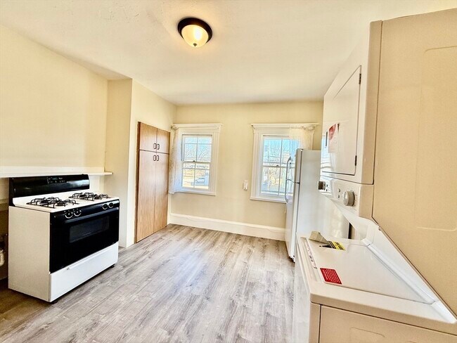 Building Photo - 84 Pearl St