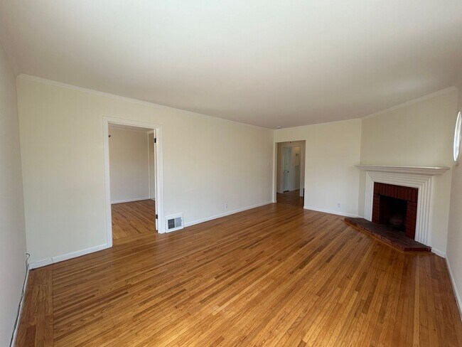 Building Photo - 1401-1403-1403 34th Ave