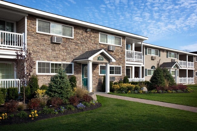 Primary Photo - 231 Lakeland Ave
