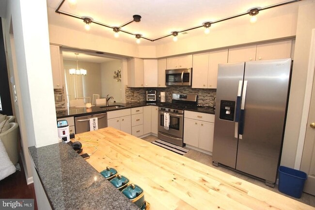 Building Photo - 36 Honey Locust Ln