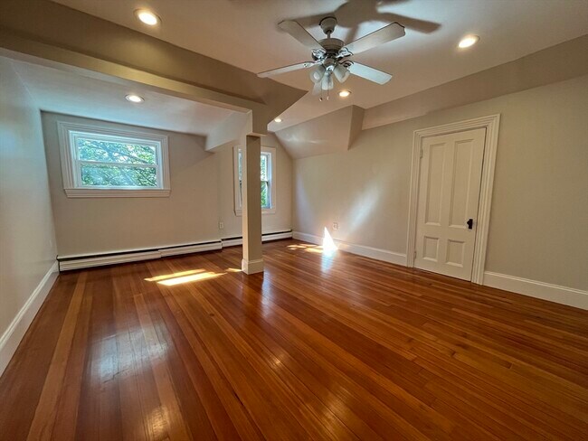 Building Photo - 90 Lyndhurst St