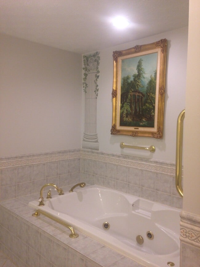 Building Photo - Immaculate three bedroom home in Ashland.