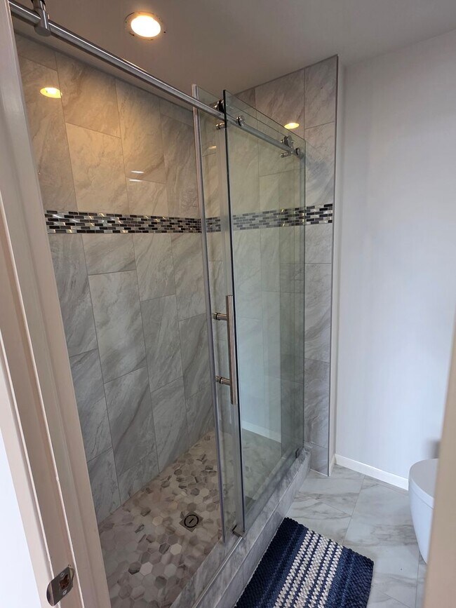 Building Photo - 612 Acacia Cir