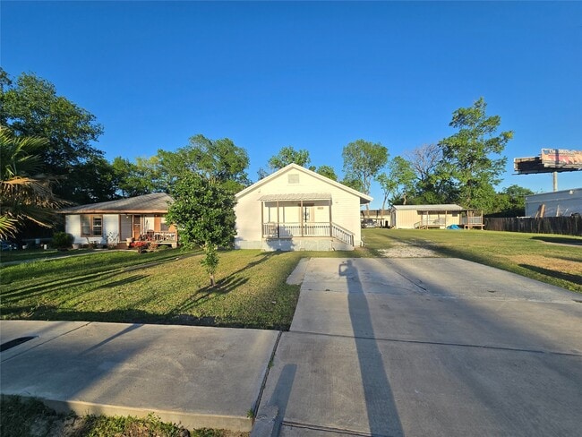 Building Photo - 19736 Dunbar Ave