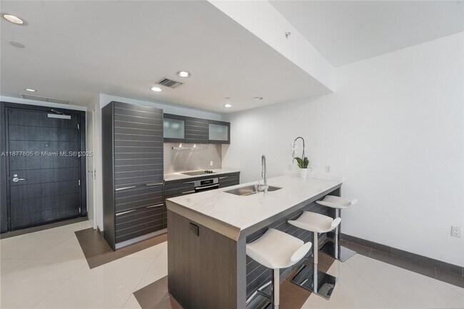 Building Photo - 200 Biscayne Blvd Way