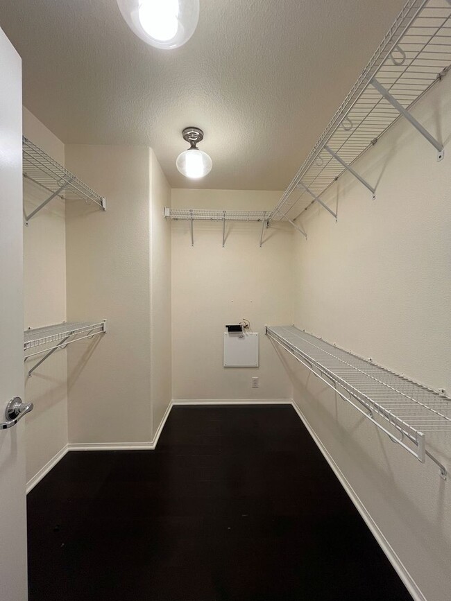 Building Photo - Newbury Park 4+2.5 on cul-de-sac w/upgrades!
