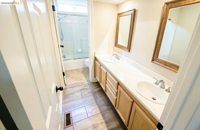 Building Photo - 2413 Santa Cruz Ct