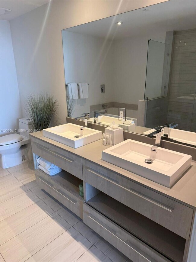 Building Photo - 4010 S Ocean Dr
