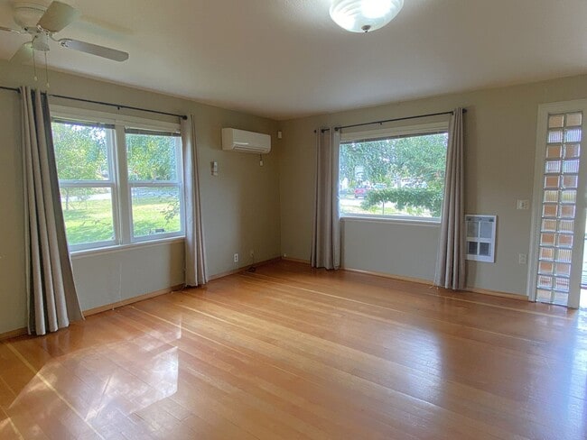 Building Photo - 3-Bedroom Home- Pets Allowed with Approval