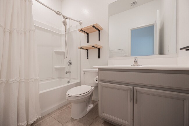 Building Photo - 12448 W Gardenia Ct