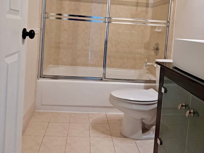 Building Photo - 4635 NW 97th Pl