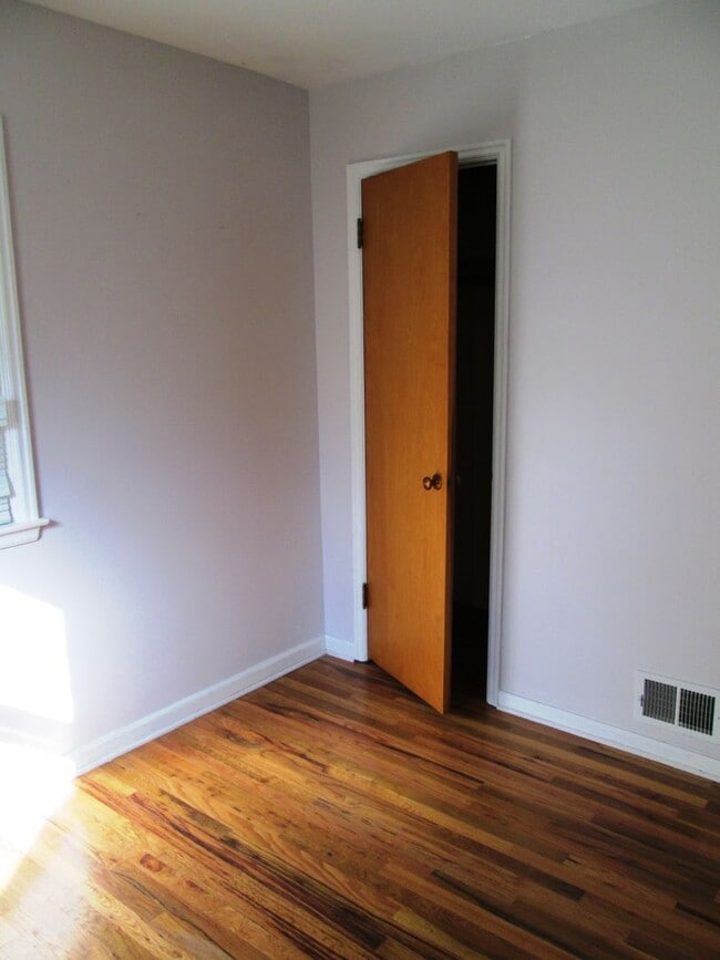Building Photo - Cozy 2 bedroom house near old town Longmont!