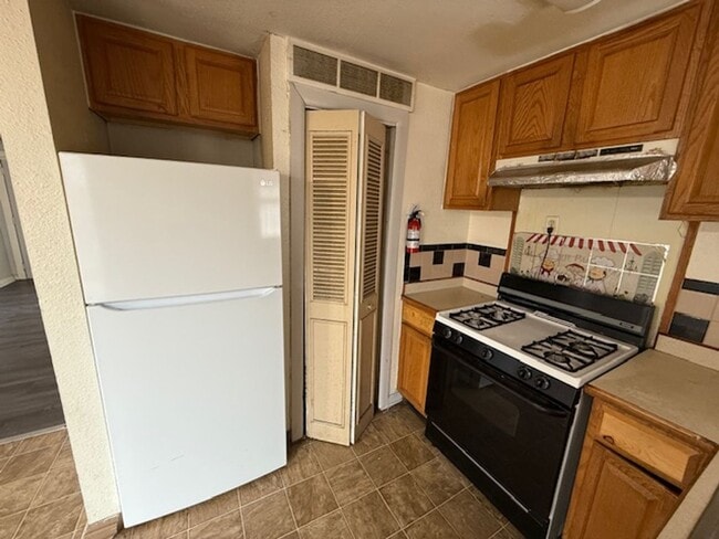 Building Photo - 1-Bedroom Apartment in Commerce City