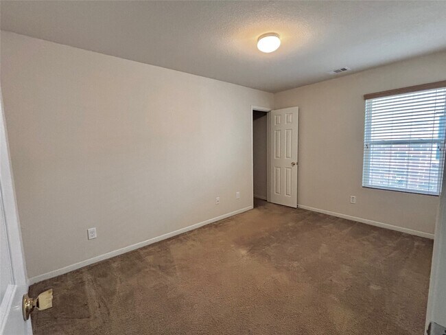 Building Photo - 19318 Brook Village Rd