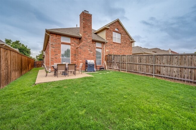 Building Photo - 3523 Lincoln Dr