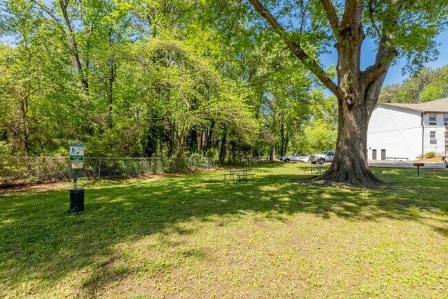 Building Photo - Premium 2 Bedroom Living in the Heart of Northlake