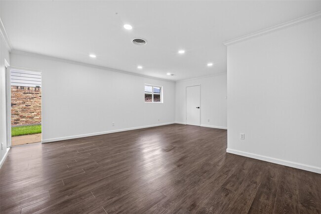 Building Photo - 5830 Yarwell Dr