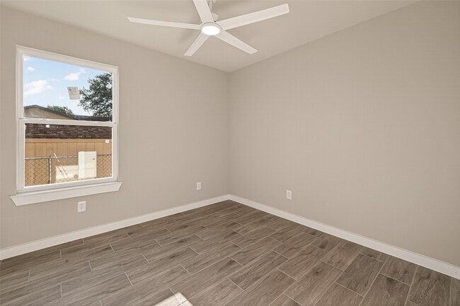 Building Photo - 8902 Alejo Dr