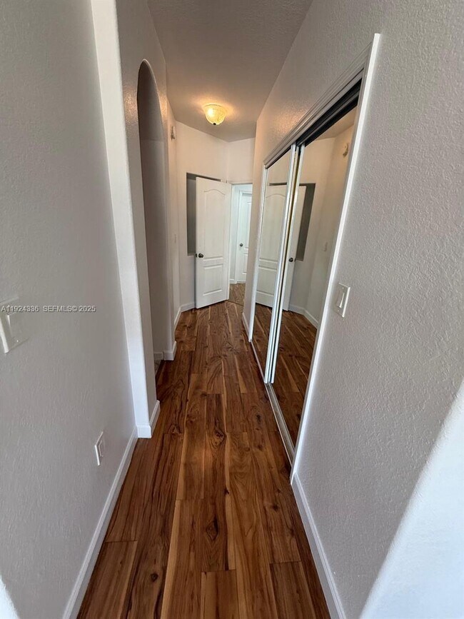 Building Photo - 5543 NW 112th Pl