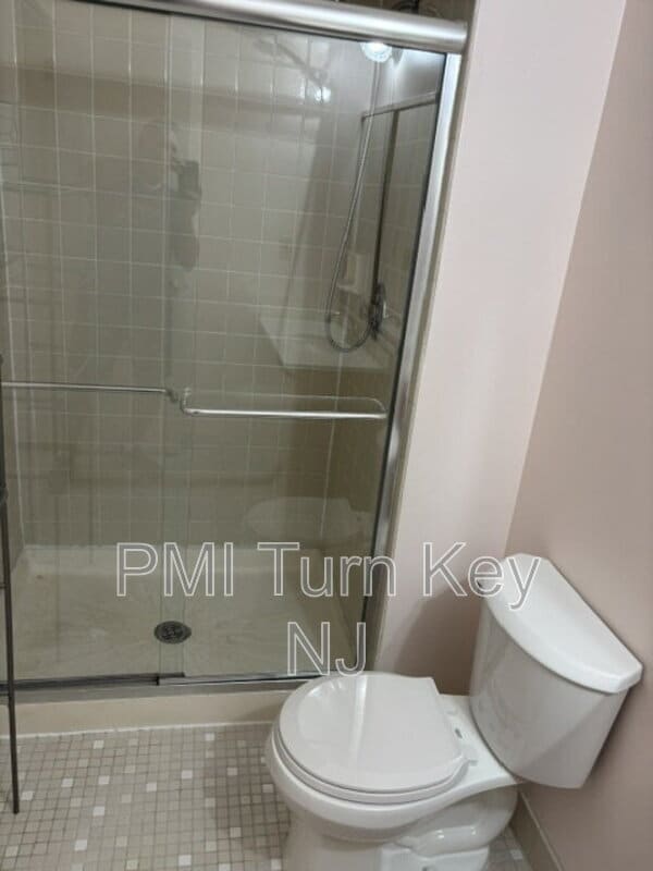 Building Photo - 133 Tulip Ln