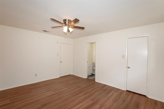 Building Photo - 914 Avenue G