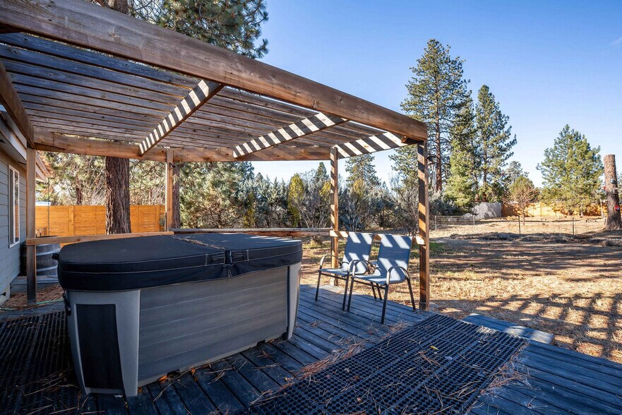 Building Photo - 60289 Cinder Butte Rd