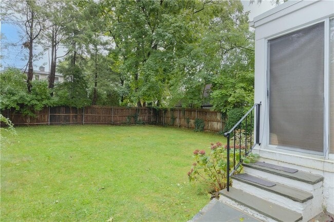 Building Photo - 7 Carthage Ln
