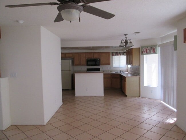 Building Photo - (4) Beds & (3) Car Garage