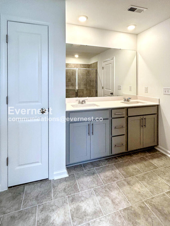 Building Photo - 612 Roy Adams Rd