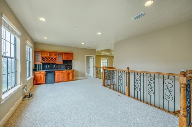 Building Photo - 1605 Kennesaw Dr