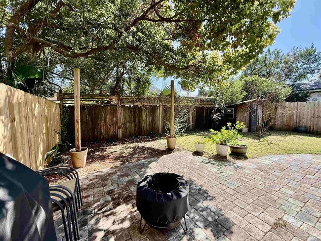 Building Photo - 1313 E Strong St