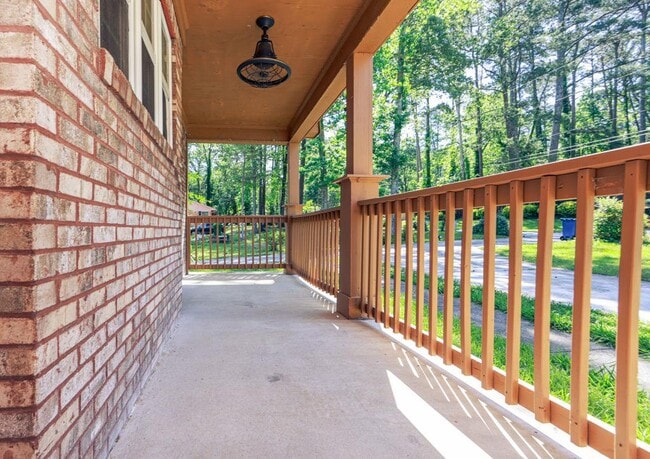 Building Photo - 3873 King Edward Trail SW