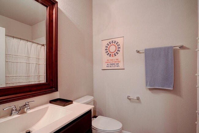 Building Photo - Warm & Spacious 3 Bed, 2 Bath Home with Fenced Backyard