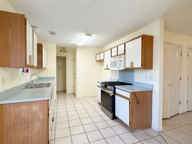 Building Photo - 8631 Mapletwist St